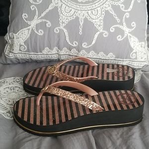 Guess flip flops